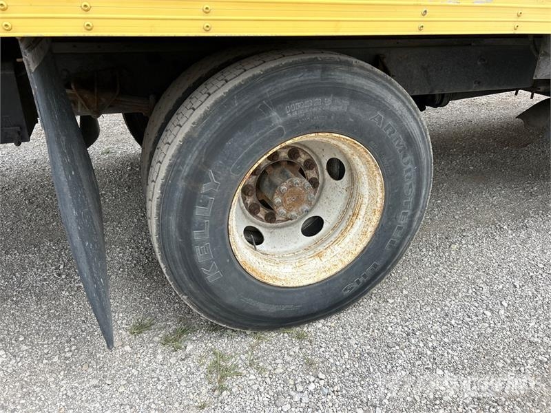 International 4300 Samochody ciężarowe ze skrzynią zamkniętą