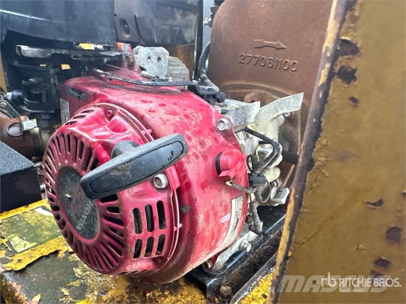 International 4300 Flakbilar/Pickuper