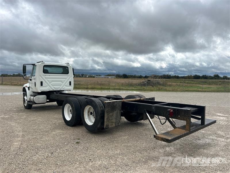 International 4300 Kabíny a interiér