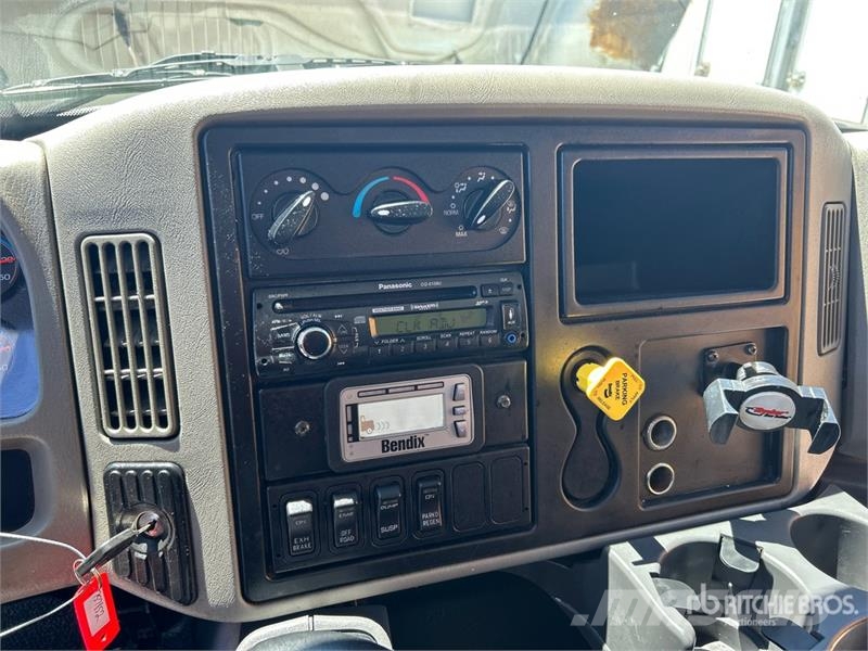 International 4300 Kapali kasa kamyonlar