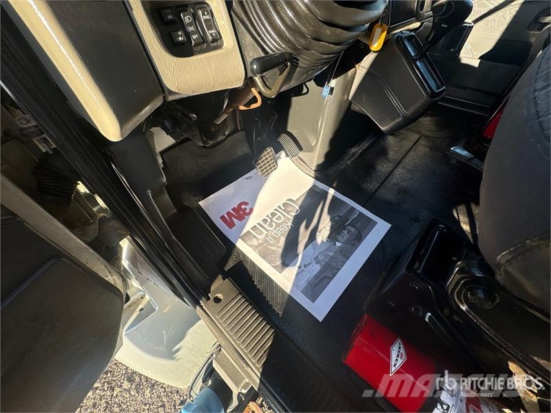 International 4300 شاحنات ذات هيكل صندوقي