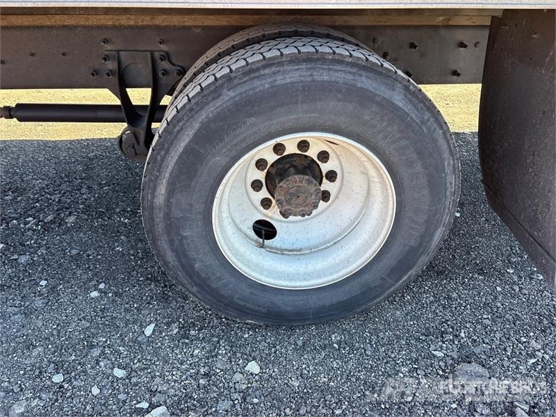 International 4300 ボックスボディー、ウイング、箱車