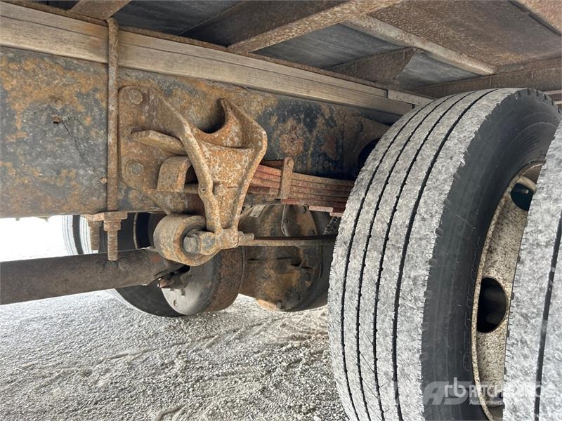 International 4300 Samochody ciężarowe ze skrzynią zamkniętą