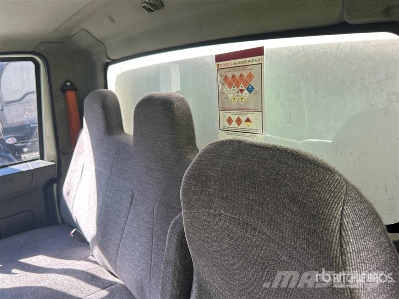 International 4300 탑차 트럭