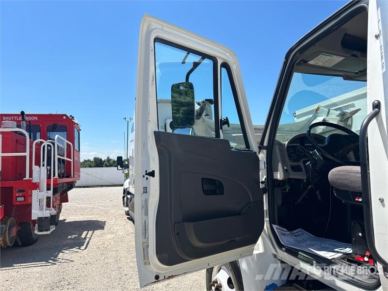 International 4300 Kapali kasa kamyonlar