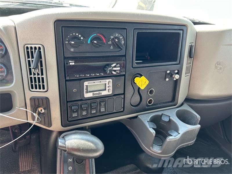 International 4300 Skriňová nadstavba