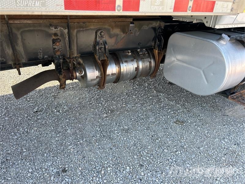 International 4300 شاحنات ذات هيكل صندوقي