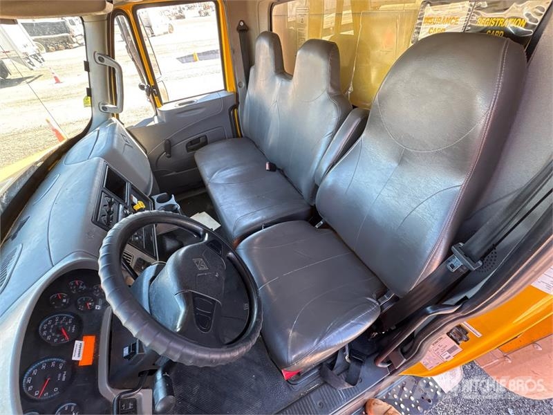 International 4300 ボックスボディー、ウイング、箱車
