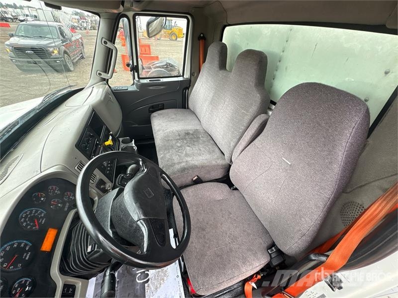 International 4300 Umpikorikuorma-autot