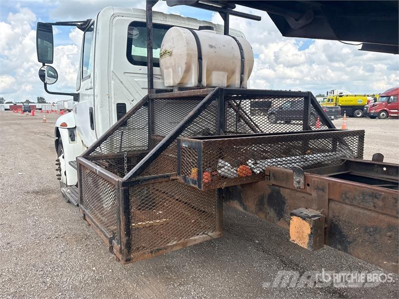 International 4300 自卸式货车