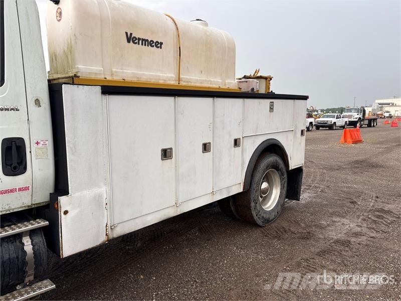 International 4300 Flakbilar/Pickuper