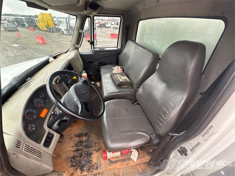International 4300 Kofferaufbau