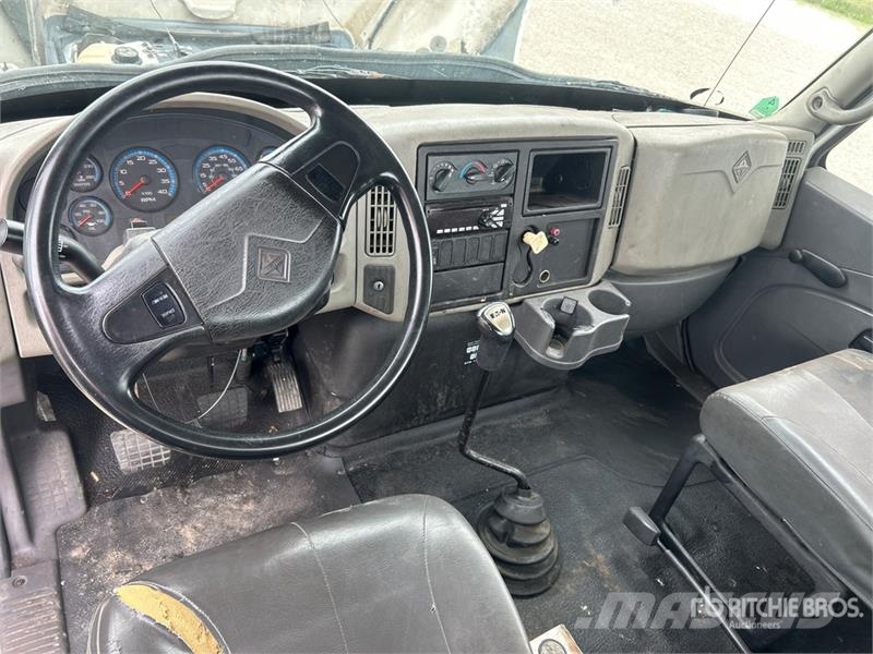 International 4300 Kabíny a interiér