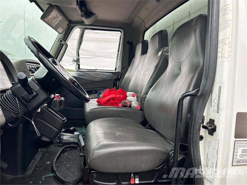 International 4300 Umpikorikuorma-autot