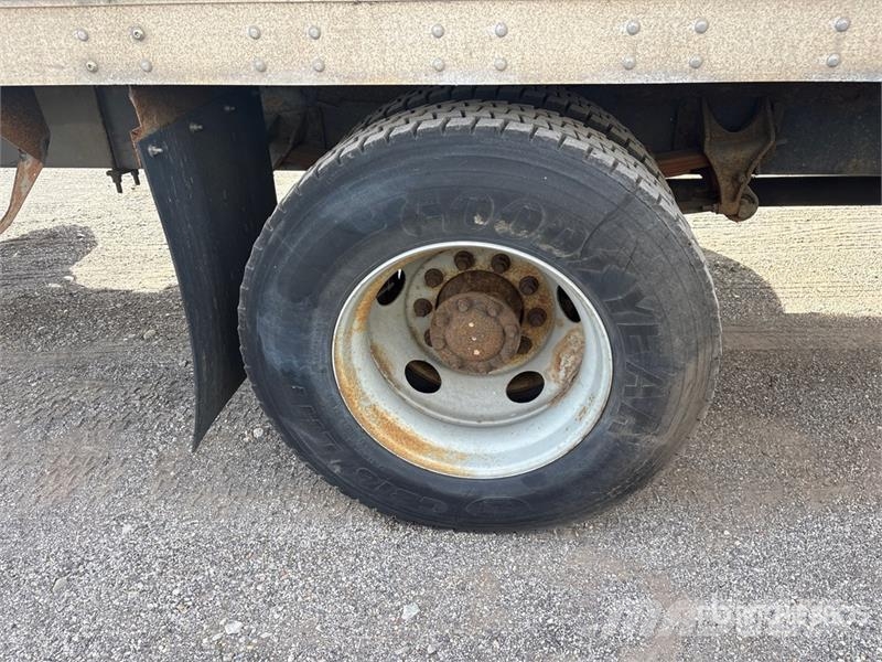 International 4300 Skříňová nástavba