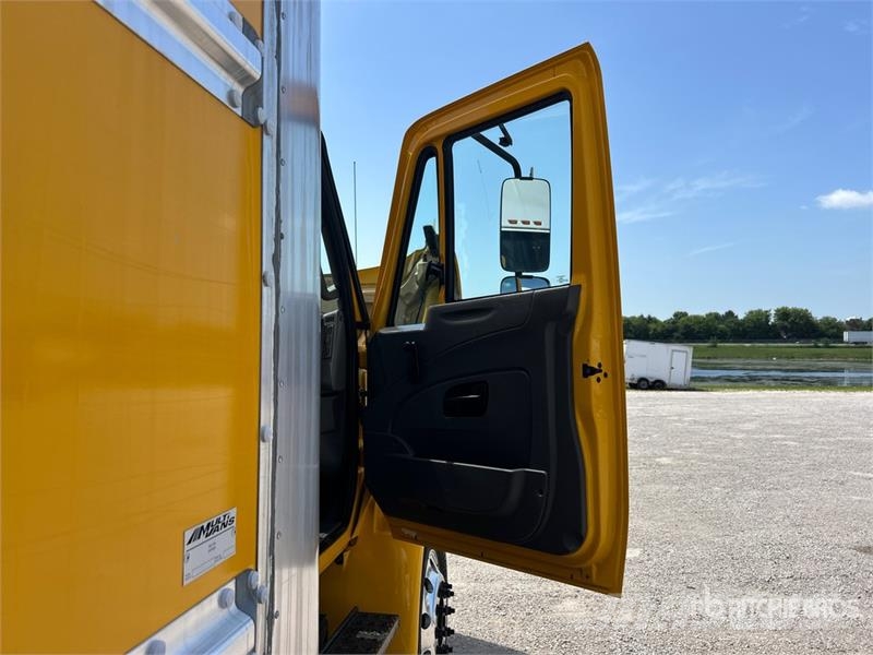 International 4300 Skriňová nadstavba