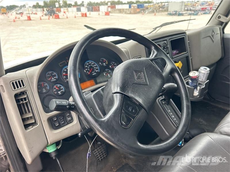 International 4300 Tovornjaki zabojniki