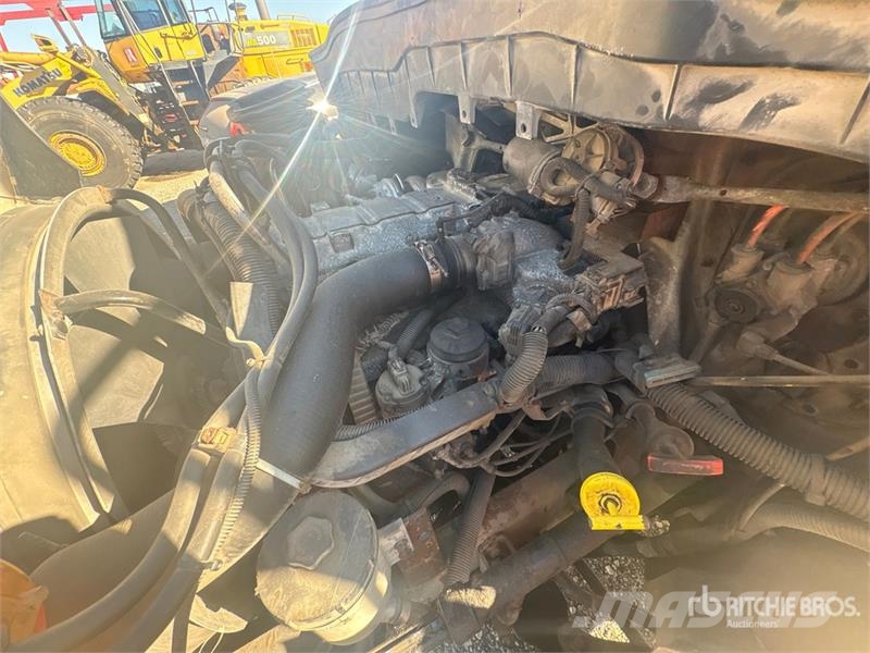 International 4300 شاحنات ذات هيكل صندوقي