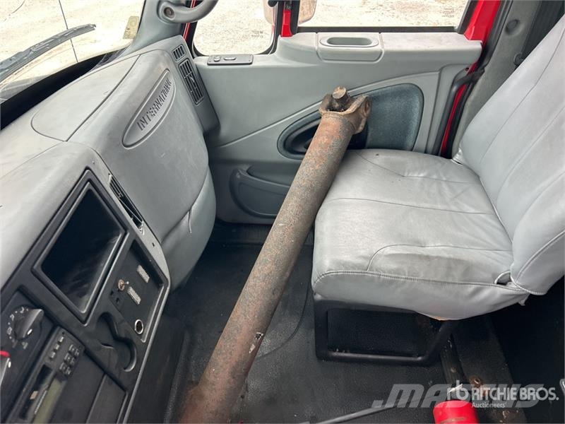 International 4300 Camion cassonati