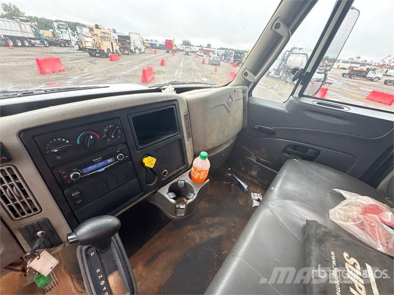 International 4300 Kofferaufbau