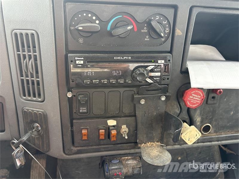 International 4300 Flakbilar/Pickuper