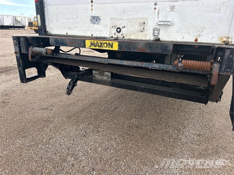 International 4300 Camiones con caja de remolque