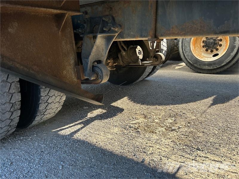 International 4300 Samochody ciężarowe ze skrzynią zamkniętą