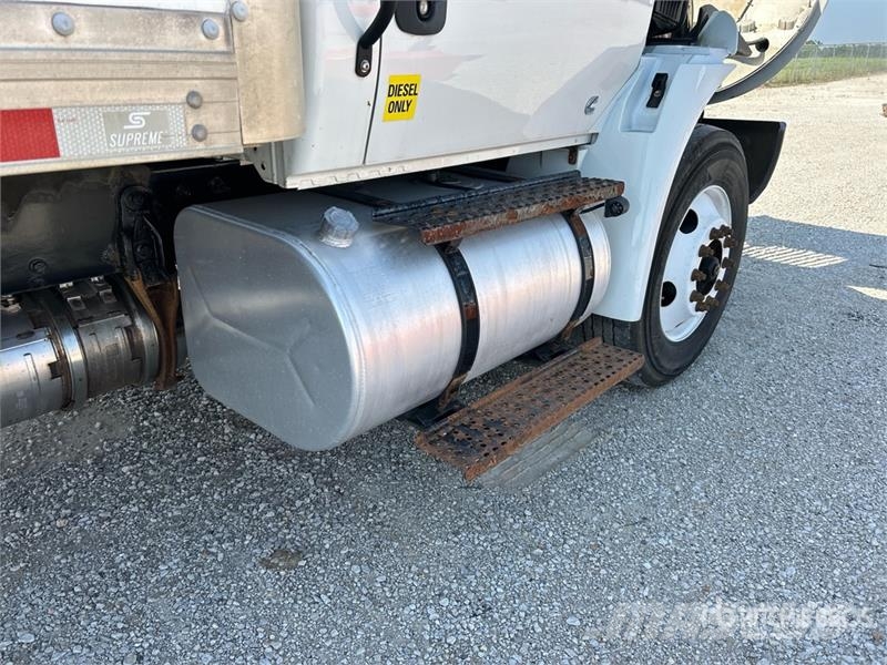 International 4300 شاحنات ذات هيكل صندوقي