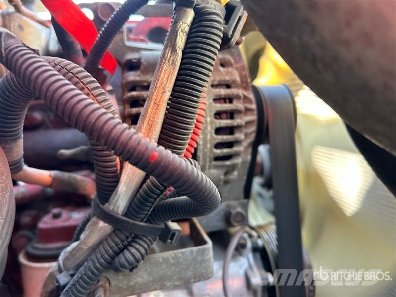 International 4300 شاحنات ذات هيكل صندوقي