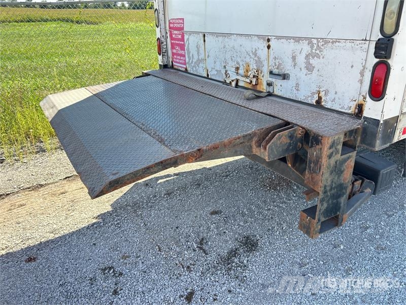 International 4300 Bakwagens met gesloten opbouw