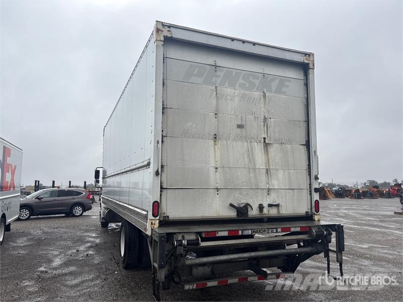 International 4300 Camiones con caja de remolque