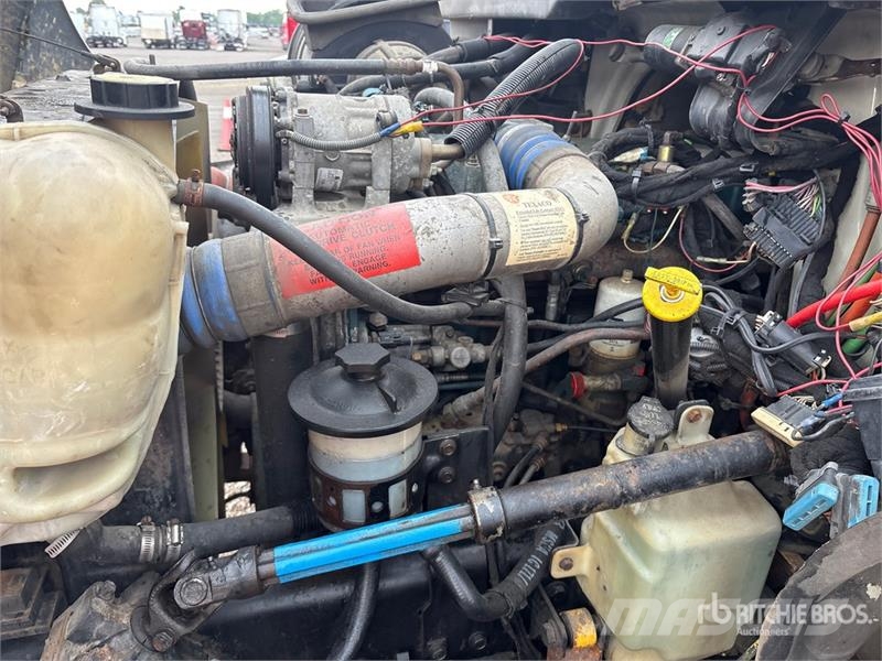 International 4300 Flakbilar/Pickuper