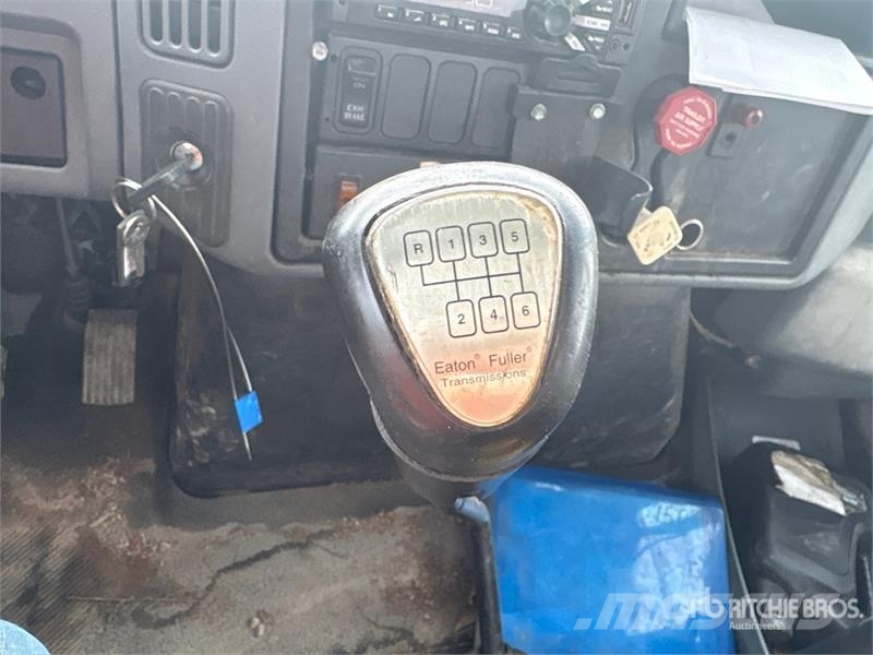 International 4300 Flakbilar/Pickuper