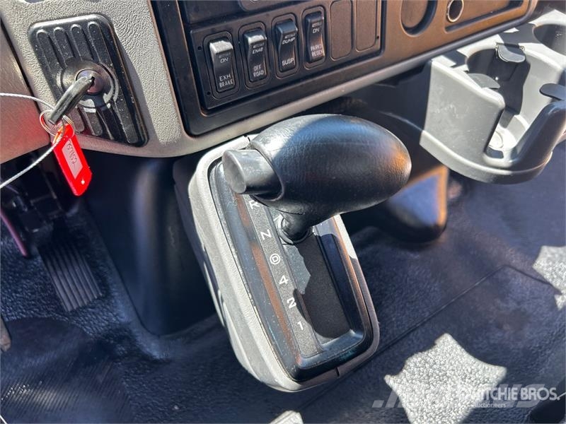 International 4300 Kapali kasa kamyonlar