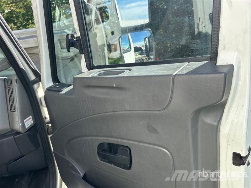 International 4300 탑차 트럭