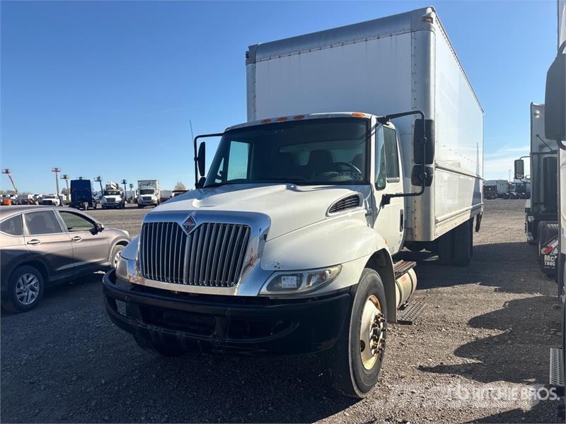 International 4300 شاحنات ذات هيكل صندوقي