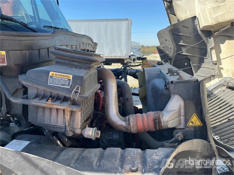International 4300 冷凍冷蔵車