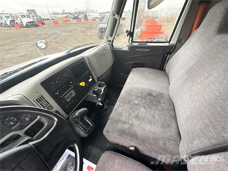 International 4300 Umpikorikuorma-autot