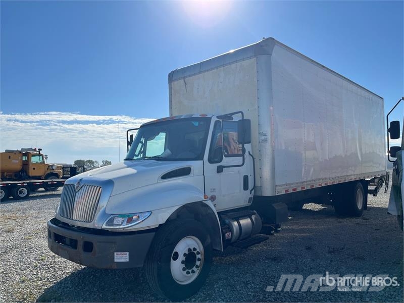 International 4300 冷凍冷蔵車