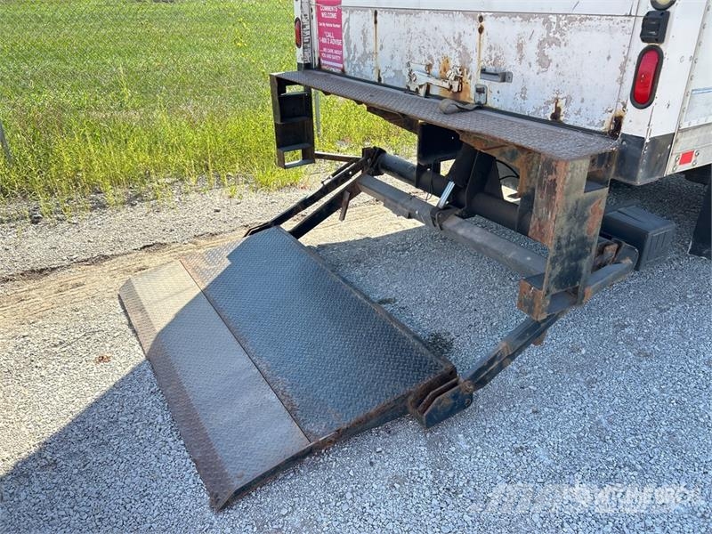 International 4300 Bakwagens met gesloten opbouw