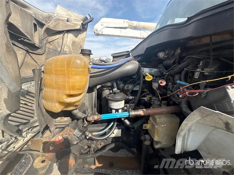 International 4300 Skříňová nástavba