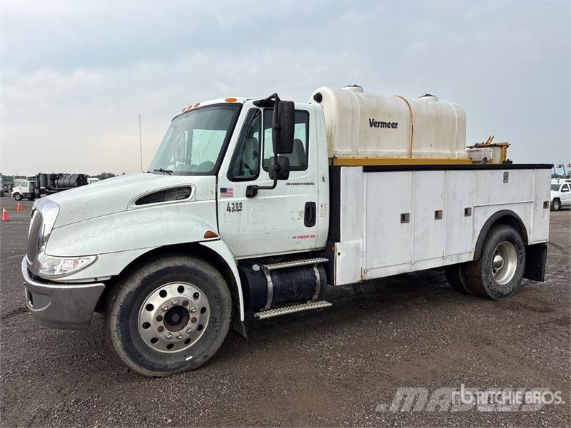 International 4300 Flakbilar/Pickuper