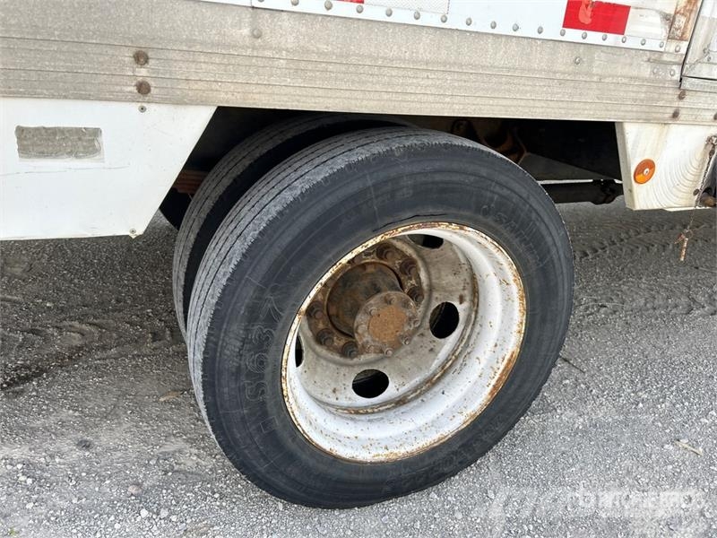 International 4300 Samochody ciężarowe ze skrzynią zamkniętą