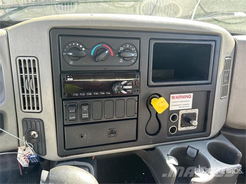 International 4300 탑차 트럭