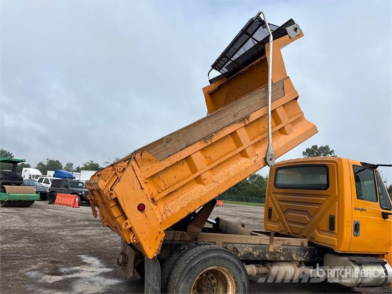 International 4300 Pašizgāzējs