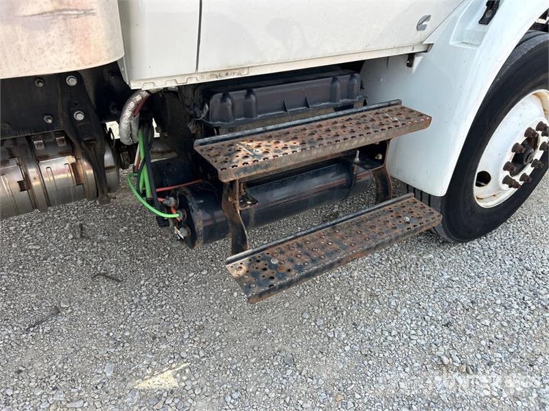 International 4300 Skriňová nadstavba