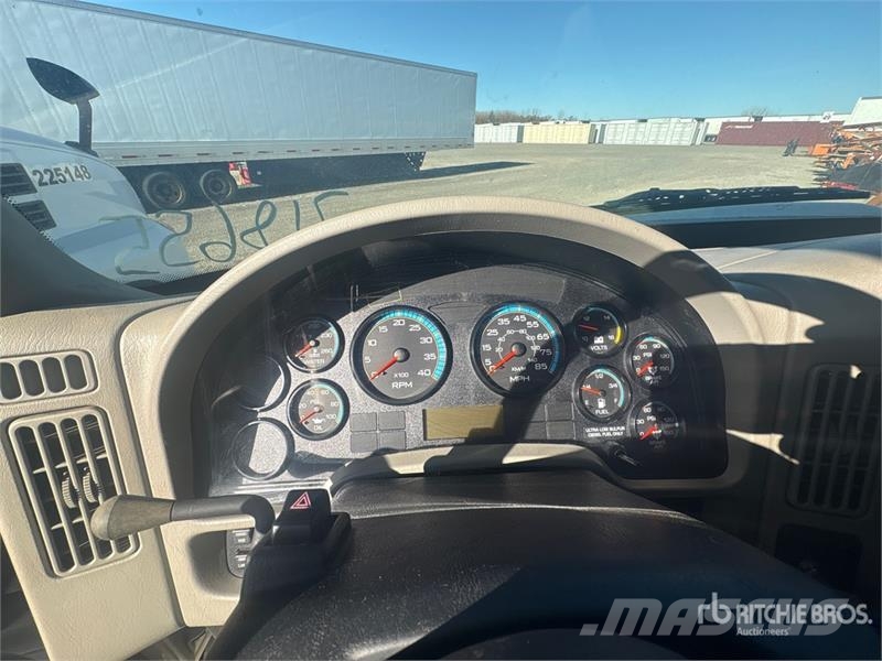 International 4300 شاحنات ذات هيكل صندوقي
