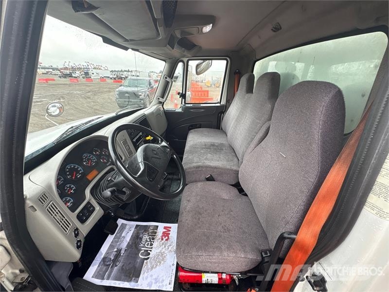 International 4300 Umpikorikuorma-autot