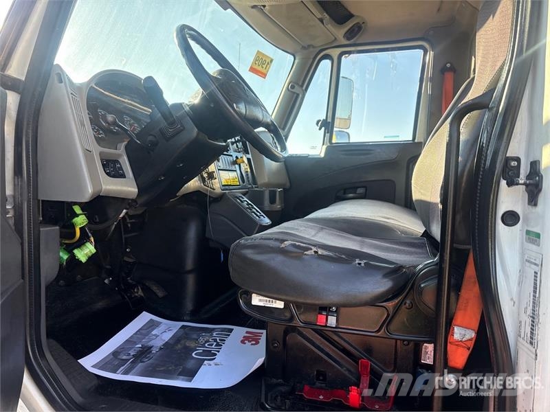 International 4300 Umpikorikuorma-autot