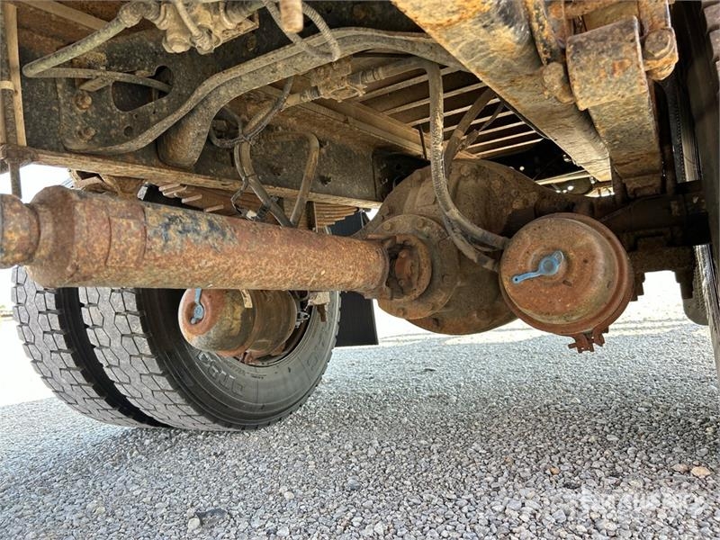 International 4300 شاحنات ذات هيكل صندوقي